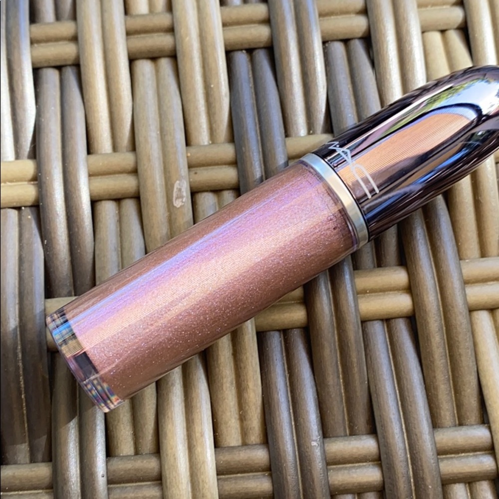 MAC grand illusion gloss “just hustlin”